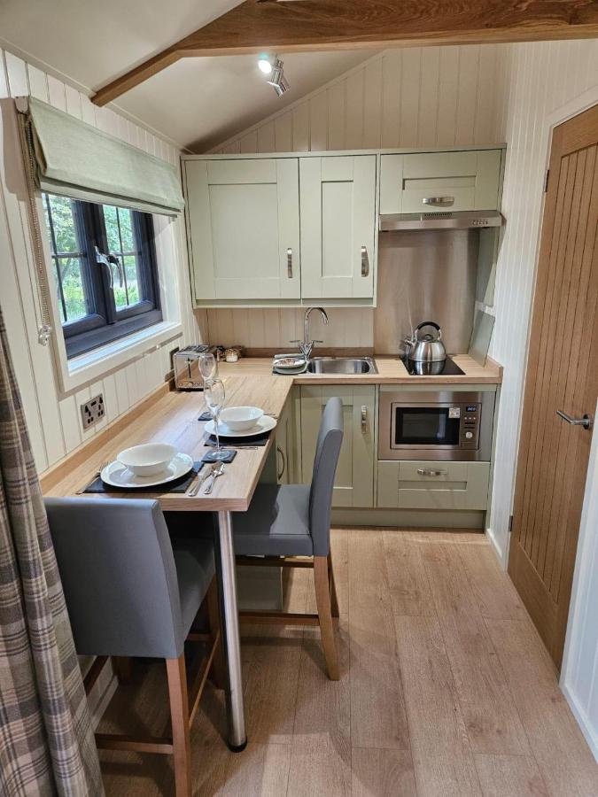 Lodge Woodland Shephards Hut - 'aristocrat' *